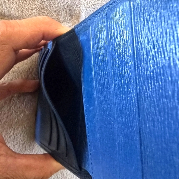 Louis Vuitton Blue Epi-Leather Wallet! Excellent condition! - Picture 5 of 7
